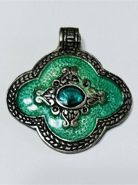 Pendant in silver tone with pale green and large green glass center stone.